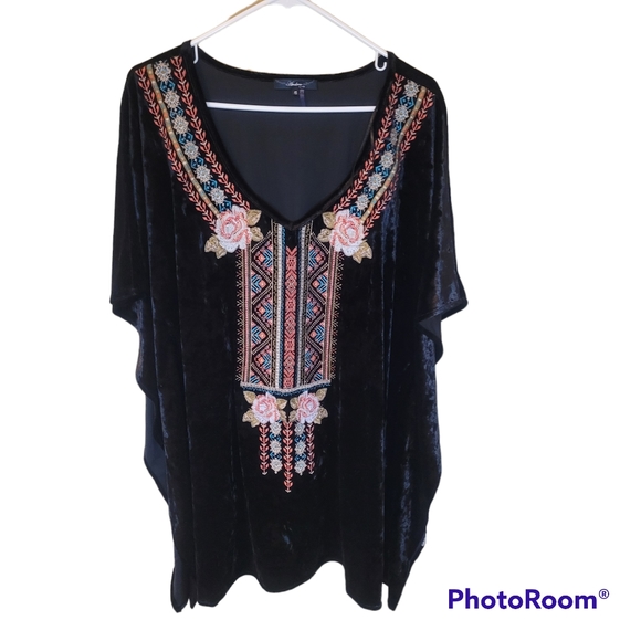 ANDREE BY UNIT Tops - Andree by Unit black velour top. Floral embroidery covers the front. Siz…